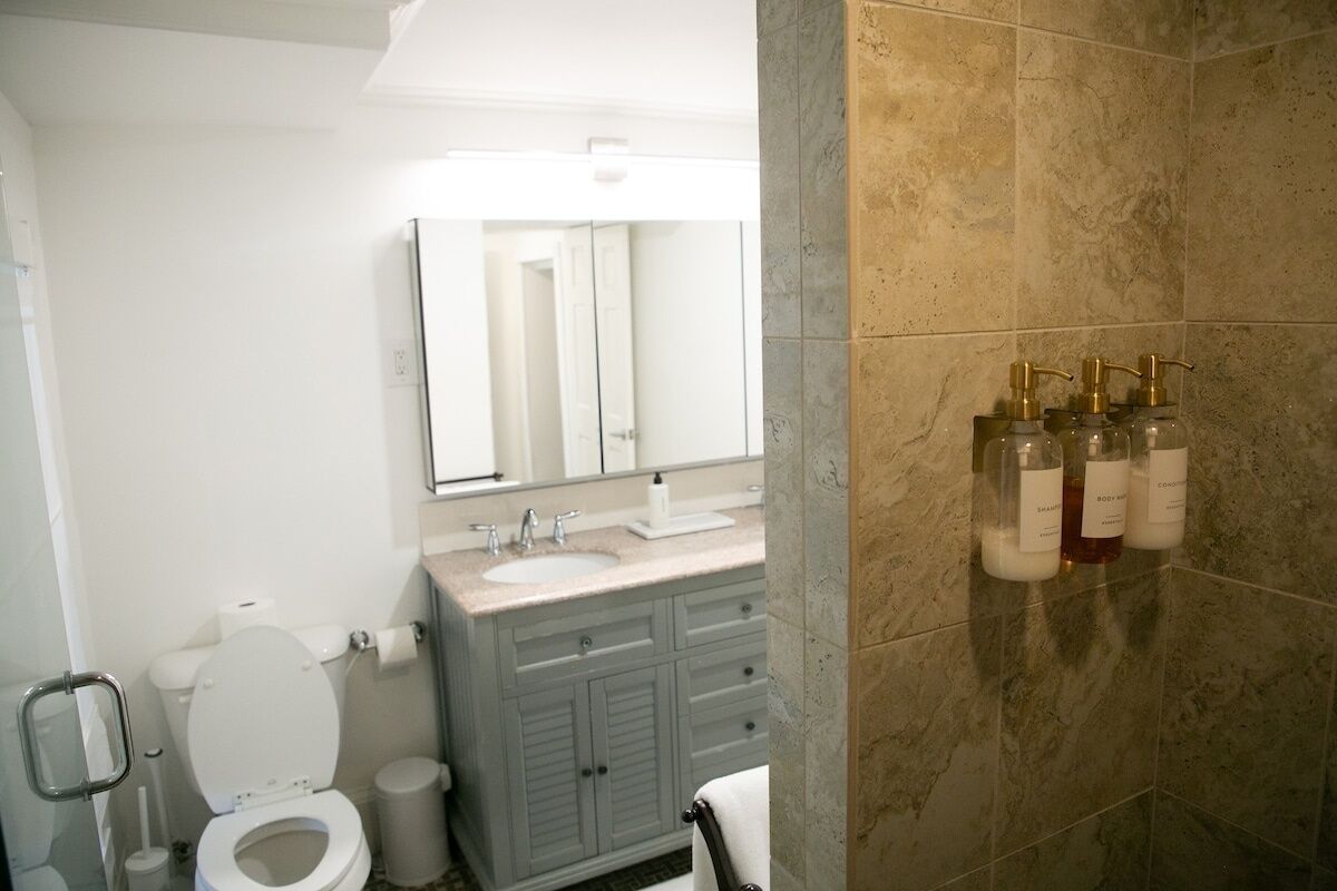 Sèche-cheveux, serviettes fournies