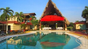 Outdoor pool - Hotel Bella Suiza Campestre (Villavicencio)