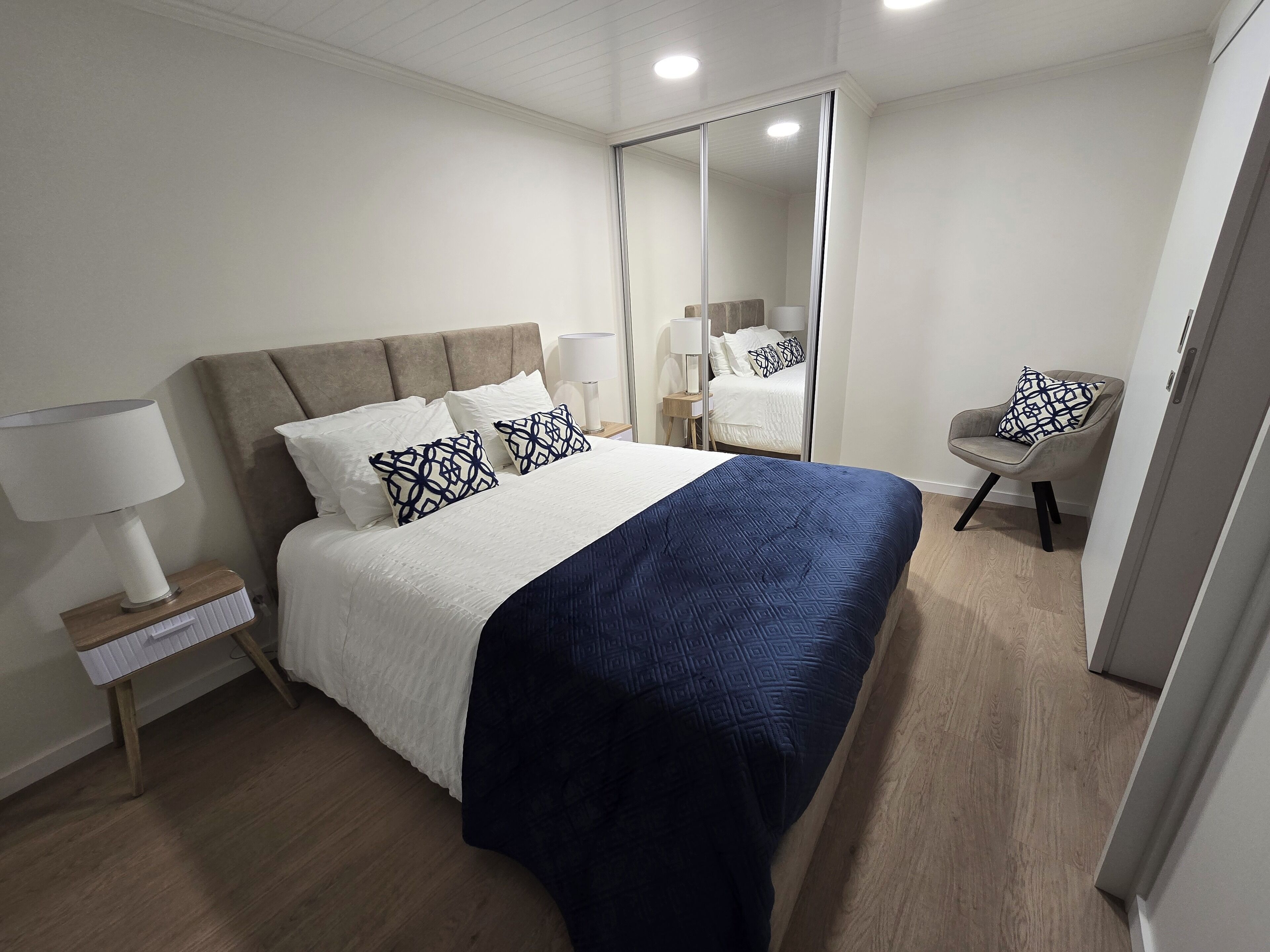 2 chambres, fer et planche à repasser, Wi-Fi, draps fournis