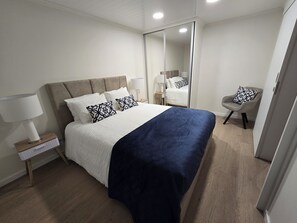 2 chambres, fer et planche à repasser, Wi-Fi, draps fournis