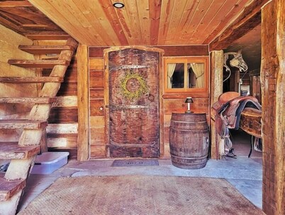 Rustic Luxury w/Horses-Historic Whiskey Distillery