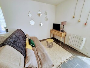 Una televisión, libros