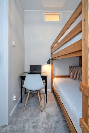 2 Schlafzimmer, Schreibtisch, Bügeleisen/Bügelbrett, kostenloses WLAN