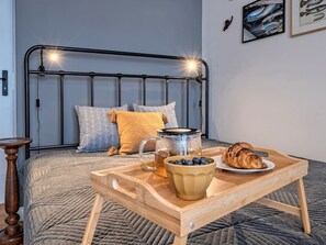 2 habitaciones, escritorio, tabla de planchar con plancha y wifi gratis 