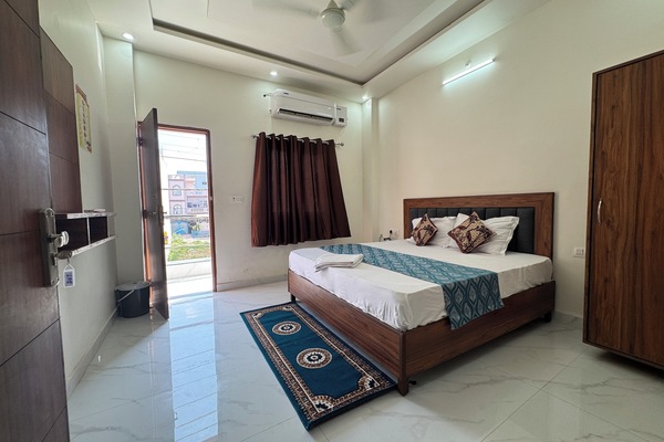 Deluxe Room, Balcony, City View