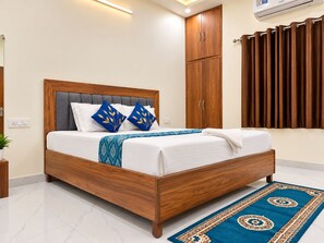 Chambre Deluxe, balcon, vue sur la ville | Espace de travail pour ordinateurs portables, accès au Wi-Fi (inclus)