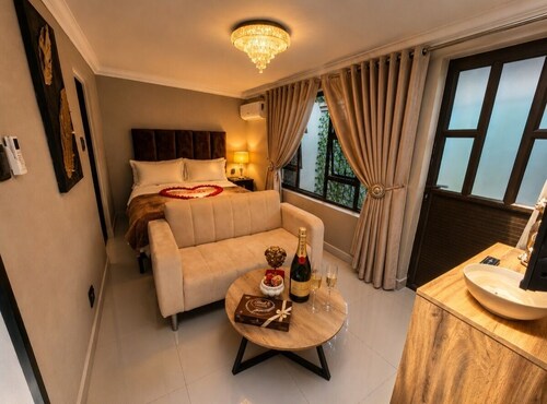 Bryanston Palms Accommodation 