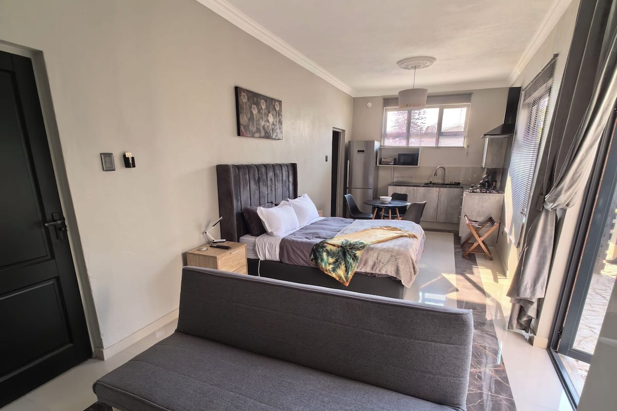 Studio Deluxe, 1 grand lit et 1 canapé-lit | Literie de qualité, couette en duvet, décor unique, ameublement unique
