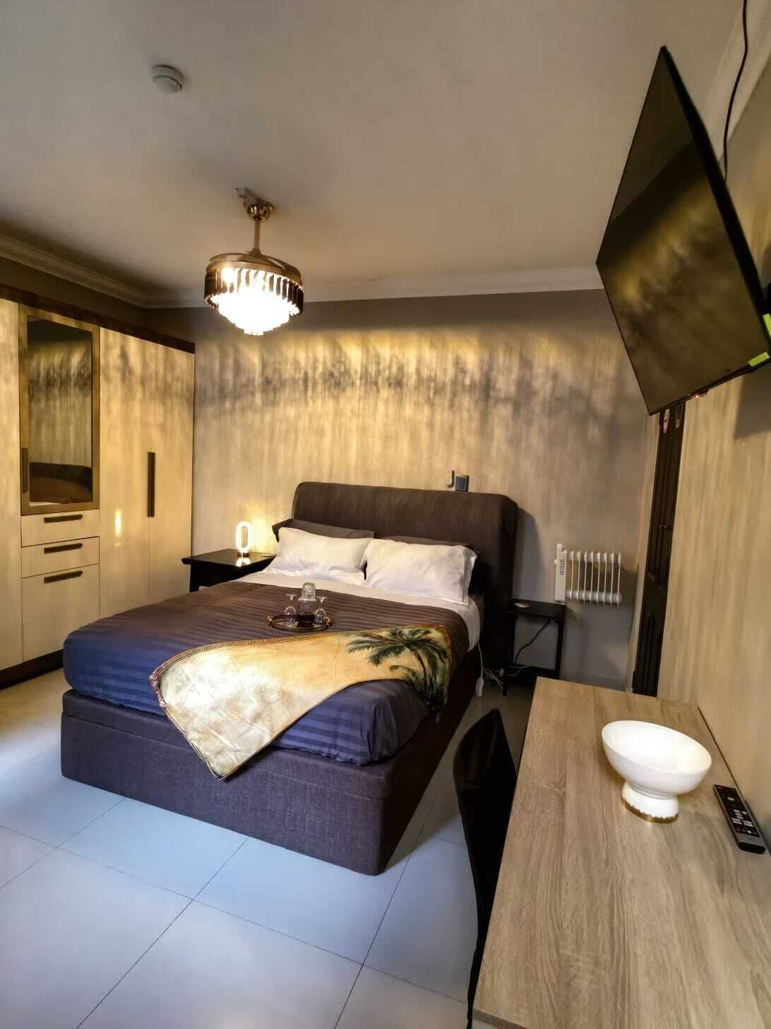 Deluxe Suite | Premium bedding, down comforters, individually decorated