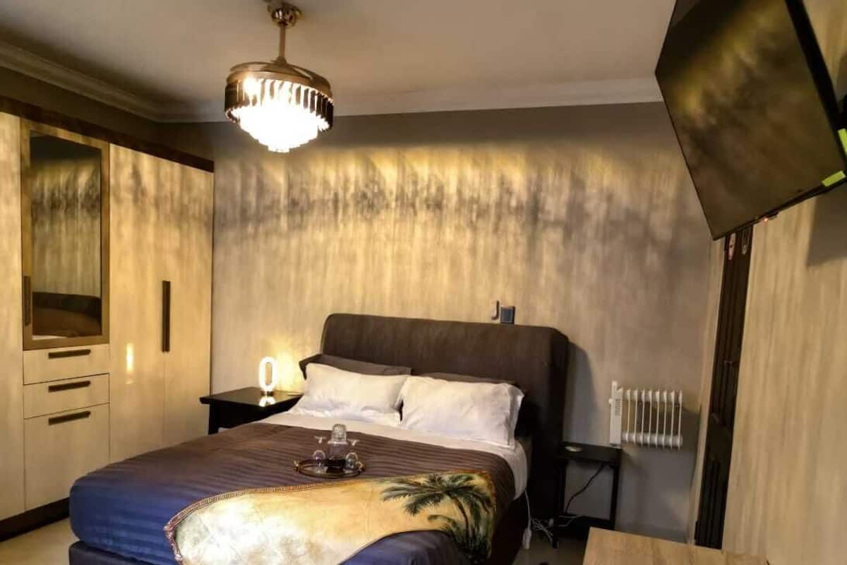 Suite Deluxe | Ropa de cama de alta calidad, edredones de plumas, decoración individual