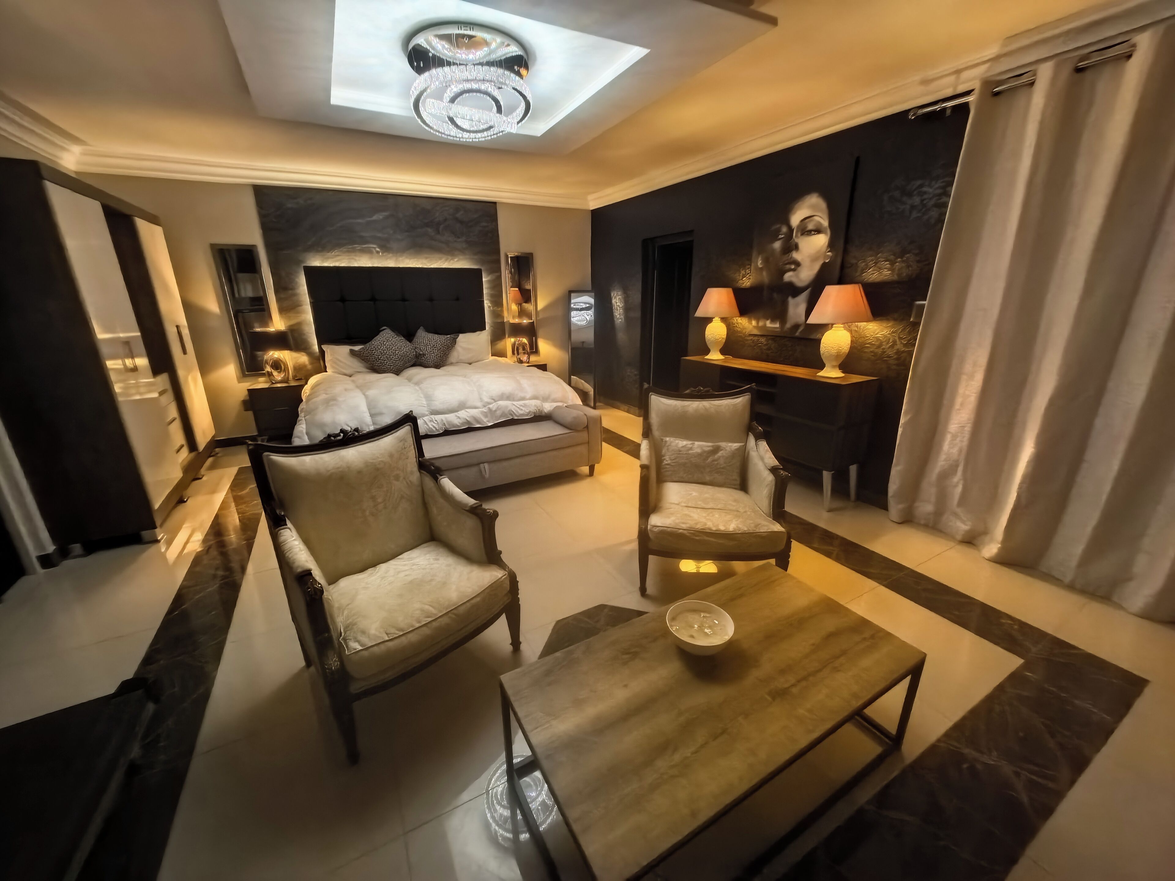 华丽套房, 花园景观 | 高档床上用品、羽绒被、特色装修、特色家居