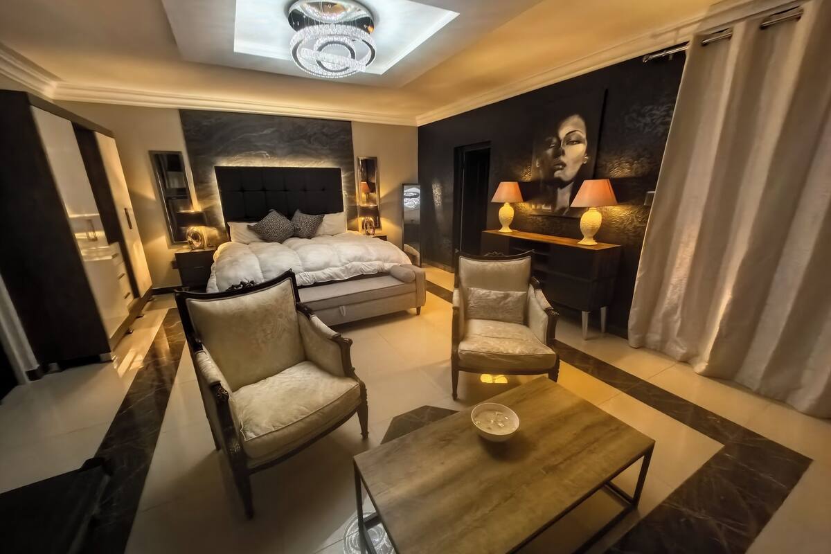 Deluxe Suite, Garden View | Premium bedding, down comforters, individually decorated