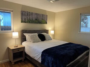 2 bedrooms, iron/ironing board, free WiFi, bed sheets - Charming Old Town Downtown Home w/ Fire Pit, Central AC & Walkable Location (Loveland)