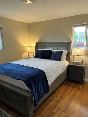 2 makuuhuonetta, silitysrauta/-lauta, ilmainen Wi-Fi, vuodevaatteet