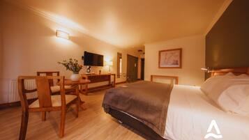 Suite monolocale Junior, 1 letto king, bagno in camera | Wi-Fi gratuito, lenzuola