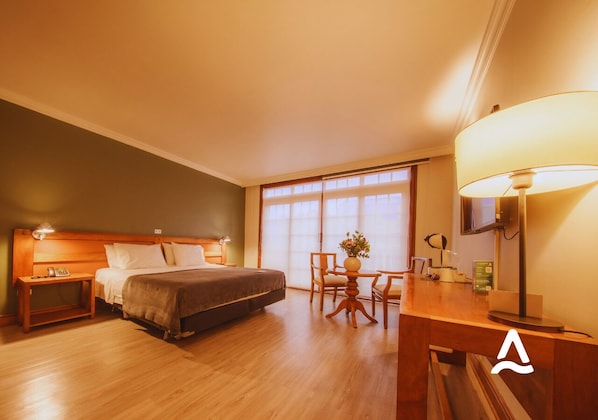 Suite estudio junior, 1 cama King size, baño en la habitación | Wifi gratis y ropa de cama