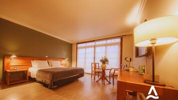 Junior Studio Suite, 1 King Bed, Ensuite