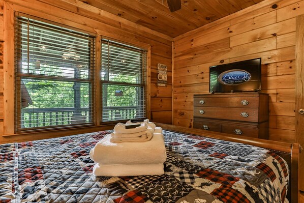 2 slaapkamers, een strijkplank/strijkijzer, gratis wifi