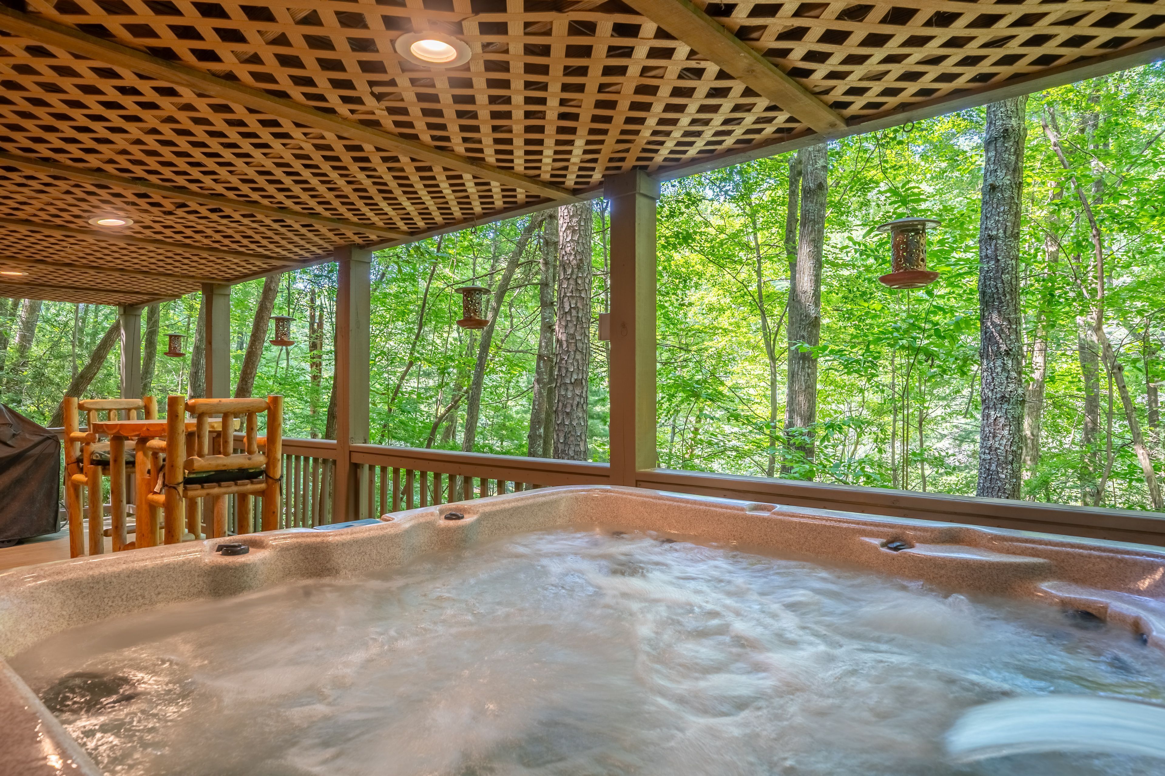Outdoor spa tub