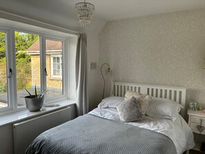 2 Schlafzimmer, Schreibtisch, Bügeleisen/Bügelbrett, kostenloses WLAN