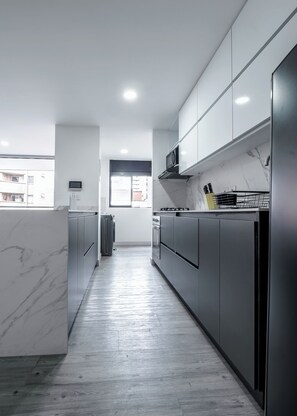 Micro-ondes, four, plaque de cuisson