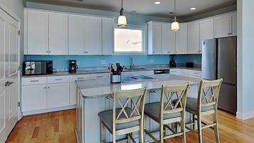 Studio (6 Bedrooms) | Property amenity