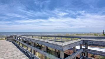 Studio (4 Bedrooms) | Property amenity