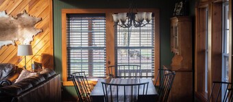 Cabin at Calico Springs - Bluegrass and Bourbon