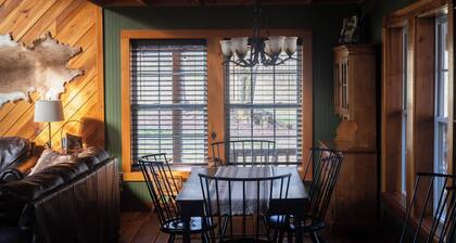Cabin at Calico Springs - Bluegrass and Bourbon
