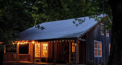 Cabin at Calico Springs - Bluegrass and Bourbon
