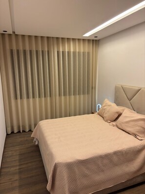1 slaapkamer, een strijkplank/strijkijzer, wifi, beddengoed
