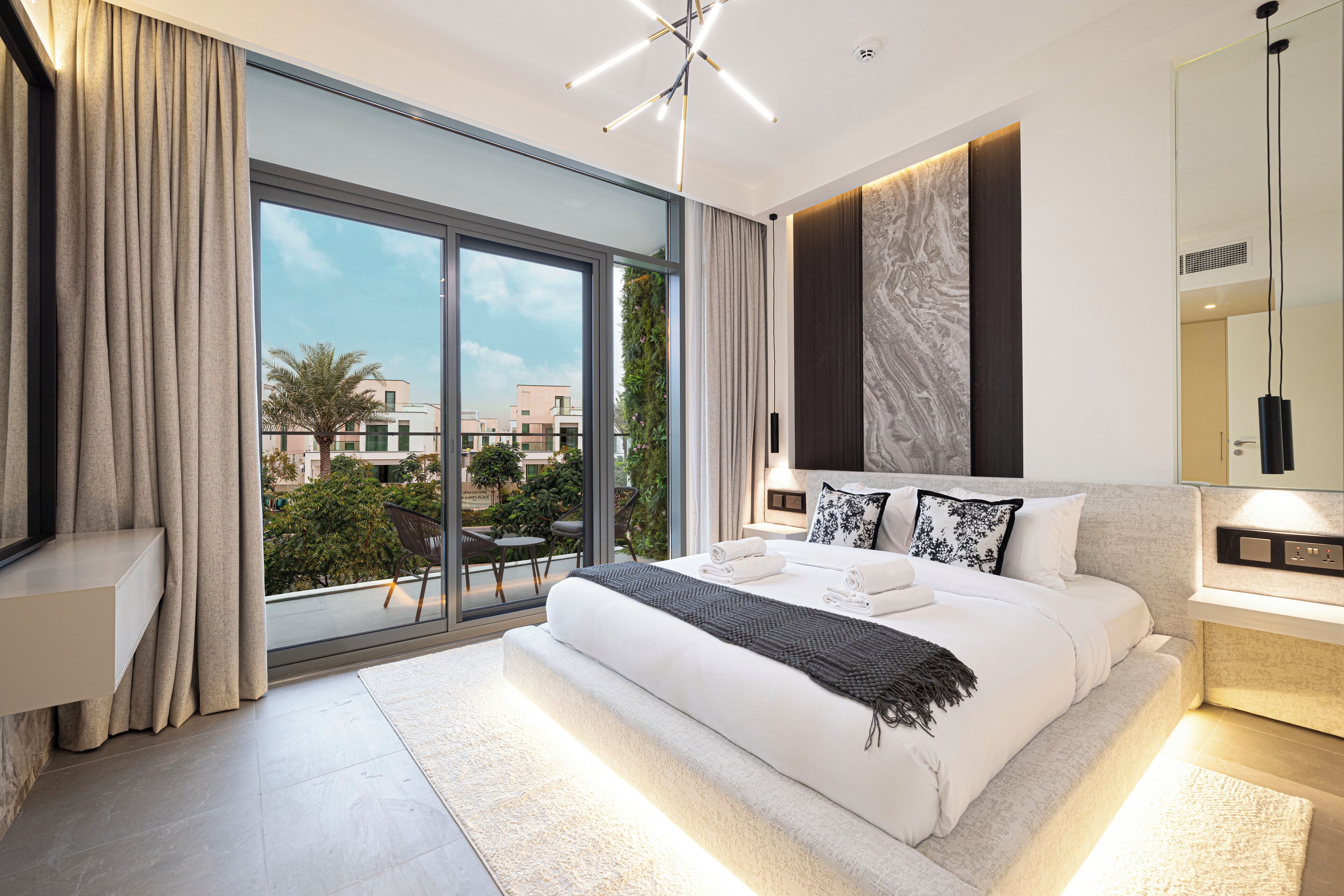 Hochwertige Bettwaren, Zimmersafe, Verdunkelungsvorhänge