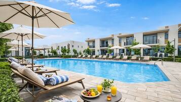 4 outdoor pools, open 9:00 AM to 9:00 PM, pool umbrellas, pool loungers