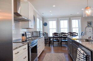 Studio (Multiple Bedrooms) | Property amenity