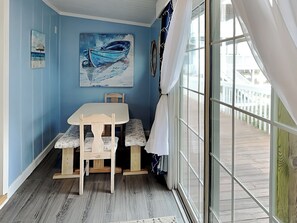 Studio (2 Bedrooms) | Property amenity