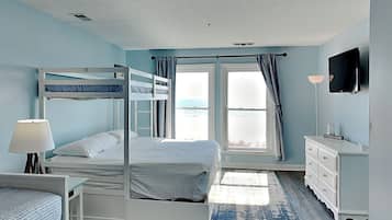 Condo (2 Bedrooms) | Property amenity