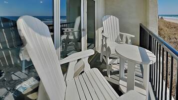 Condo (2 Bedrooms) | Property amenity