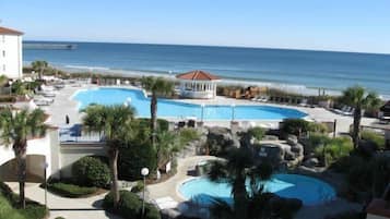 Condo (2 Bedrooms) | Property amenity