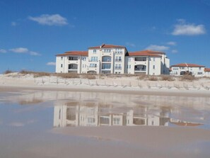 Condo (2 Bedrooms) | Property amenity