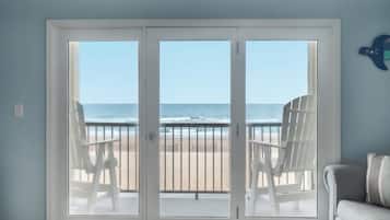 Condo (2 Bedrooms) | Property amenity