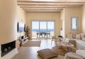 TV, fireplace, DVD player, stereo