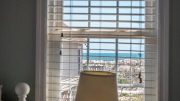 Studio (3 Bedrooms) | Property amenity