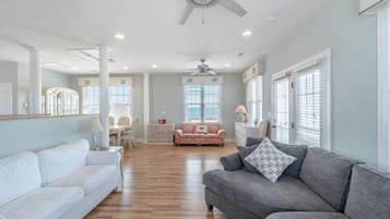 Studio (3 Bedrooms) | Property amenity