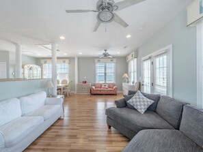 Studio (3 Bedrooms) | Property amenity