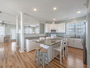 Studio (3 Bedrooms) | Property amenity