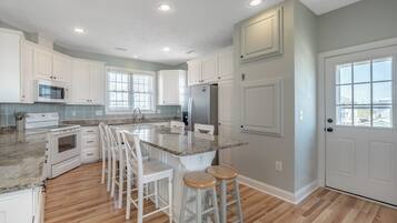 Studio (3 Bedrooms) | Property amenity