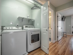 Studio (3 Bedrooms) | Property amenity