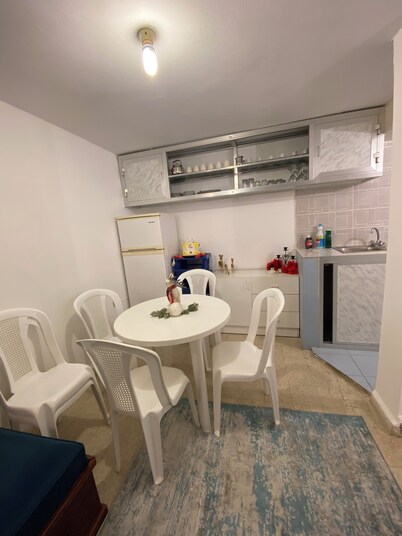Charming 2-bedroom apartment in peaceful إهدن with WiFi