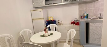 Charming 2-bedroom apartment in peaceful إهدن with WiFi
