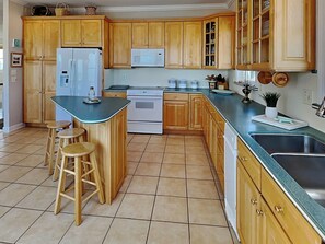 Studio (4 Bedrooms) | Property amenity